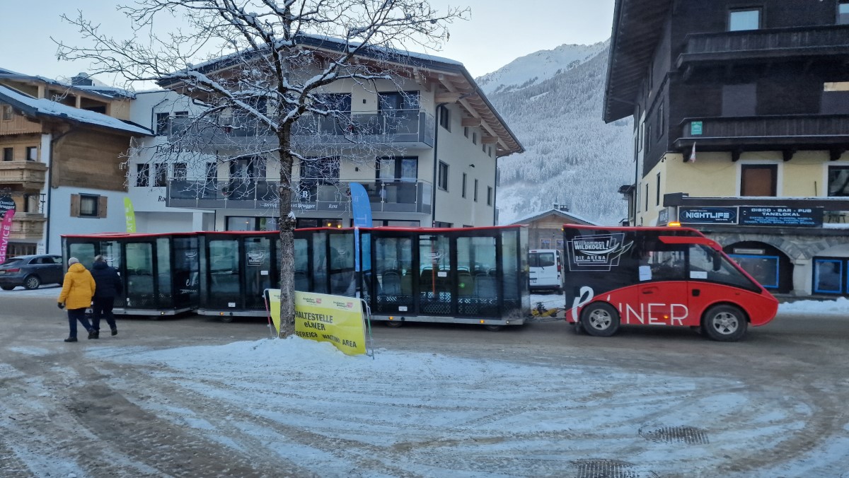 Elektrische trein in Neukirchen